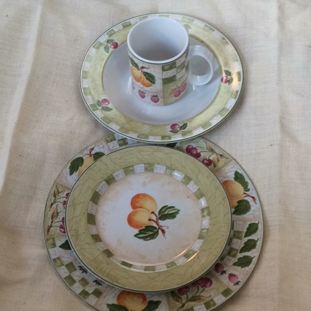 4 Piece Coventry Dinner Place Setting Decoupage